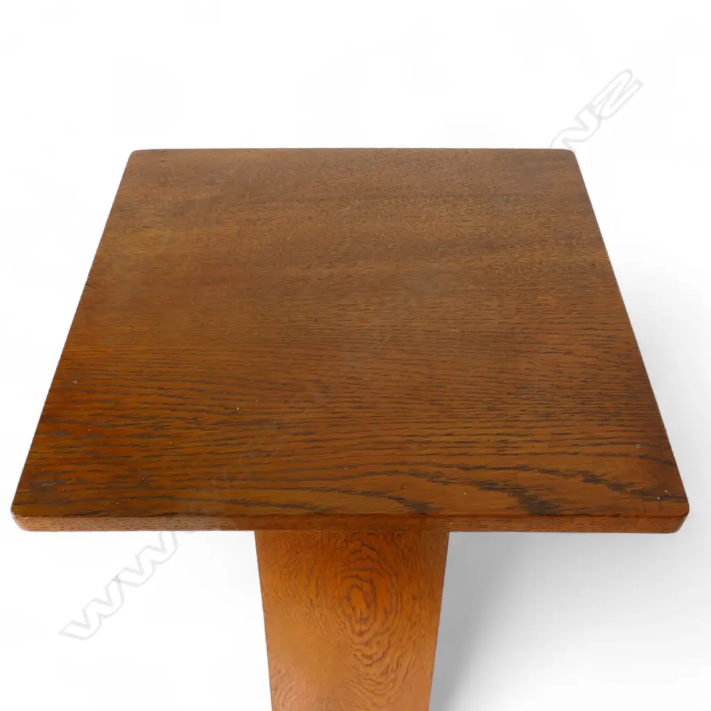 An Art Deco oak pedestal, Image 1++